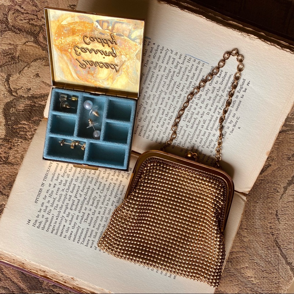 Mini Flapper Mesh Purse and Earring Caddy - Picture 2 of 6